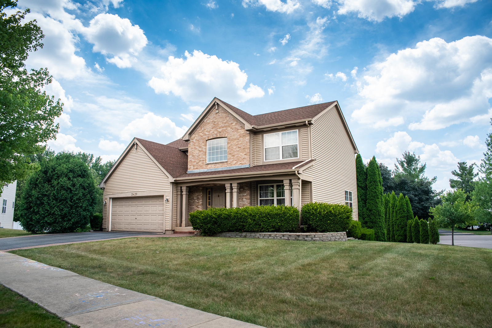 Beautiful suburban home photographed by Art n' Soul Real Estate Photography